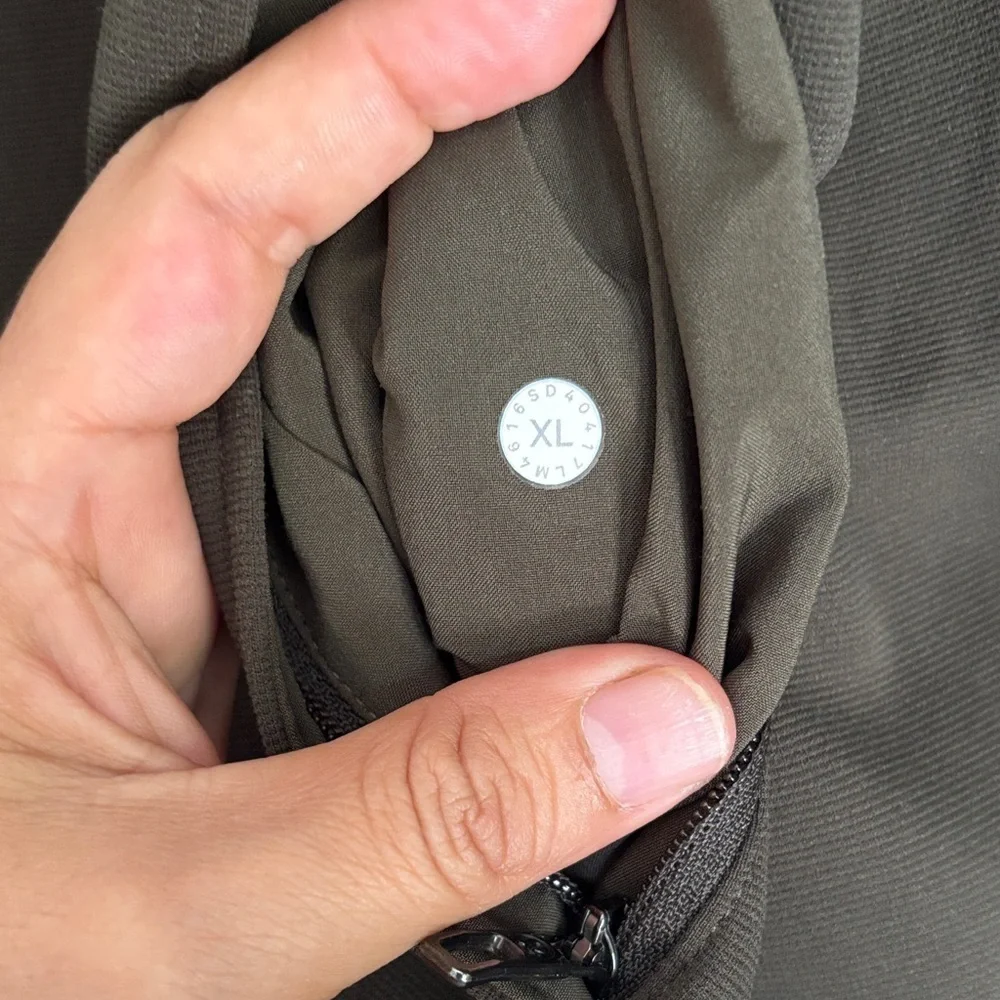 lululemon athletica Men's Jacket in Dark Green